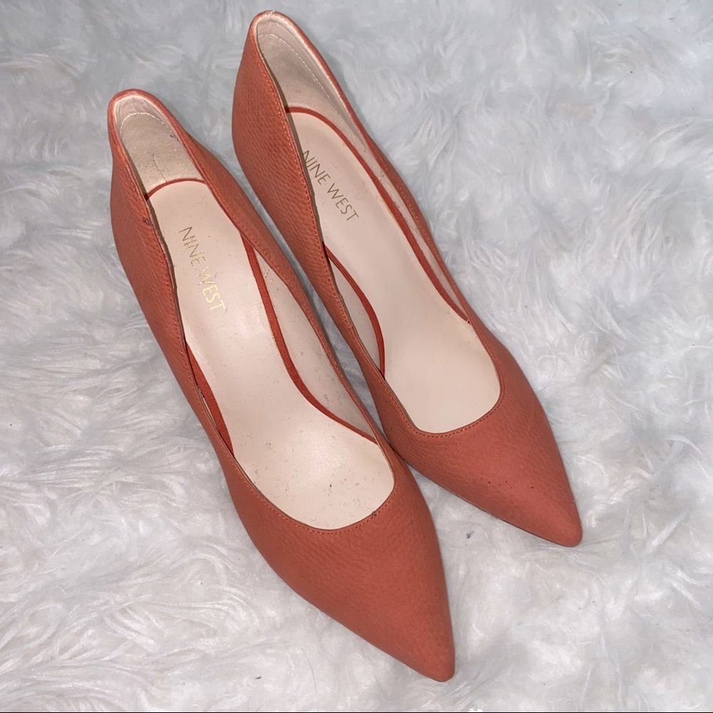🔸NINE WEST Orange Showmeo Leather Upper Pointy Toe Pumps